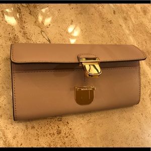 MICHAEL Michael Kors Bags - MICHAEL KORS Clutch. MICHAEL Michael Kors Bags - MICHAEL KORS Clutch.